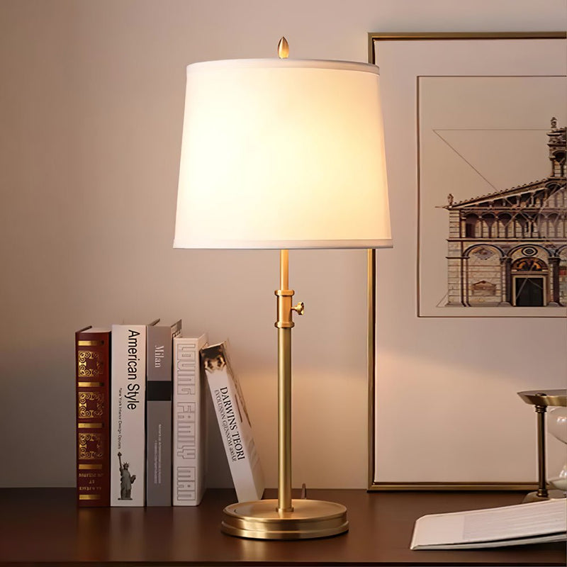 ImperiumLux | Goldene Tischlampe mit Stofflampenschirm - LICHTZOONE