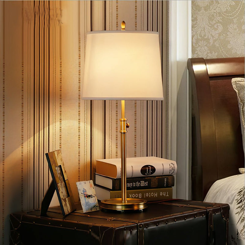 ImperiumLux | Goldene Tischlampe mit Stofflampenschirm - LICHTZOONE