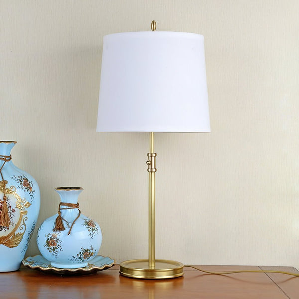 ImperiumLux | Goldene Tischlampe mit Stofflampenschirm - LICHTZOONE