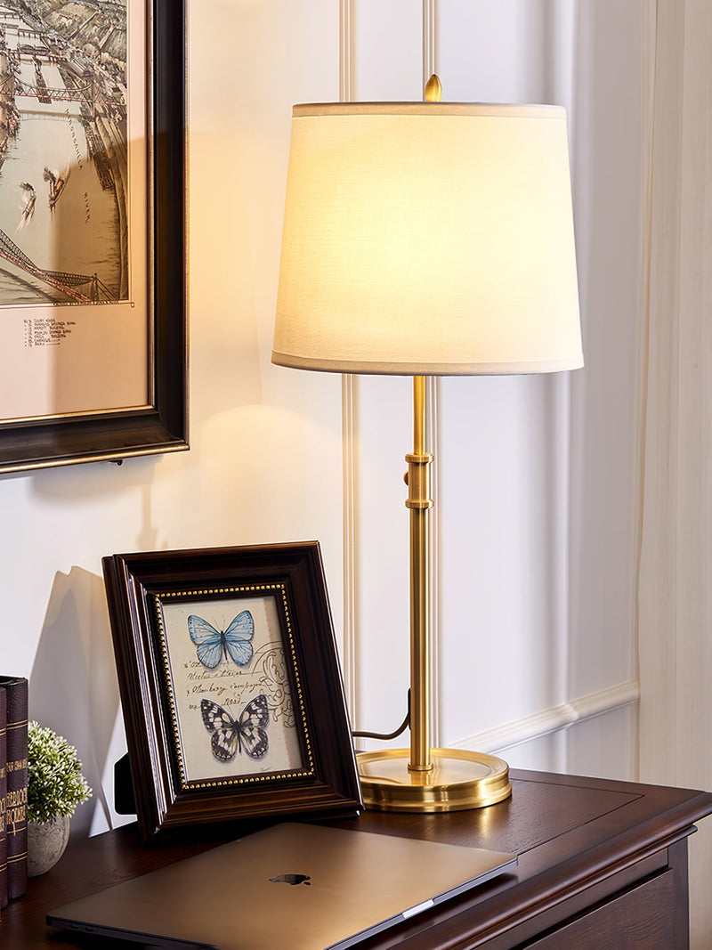 ImperiumLux | Goldene Tischlampe mit Stofflampenschirm - LICHTZOONE